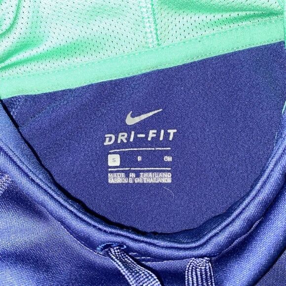 Nike drifit Longsleeve hoodie purple size small women - Picture 8 of 10